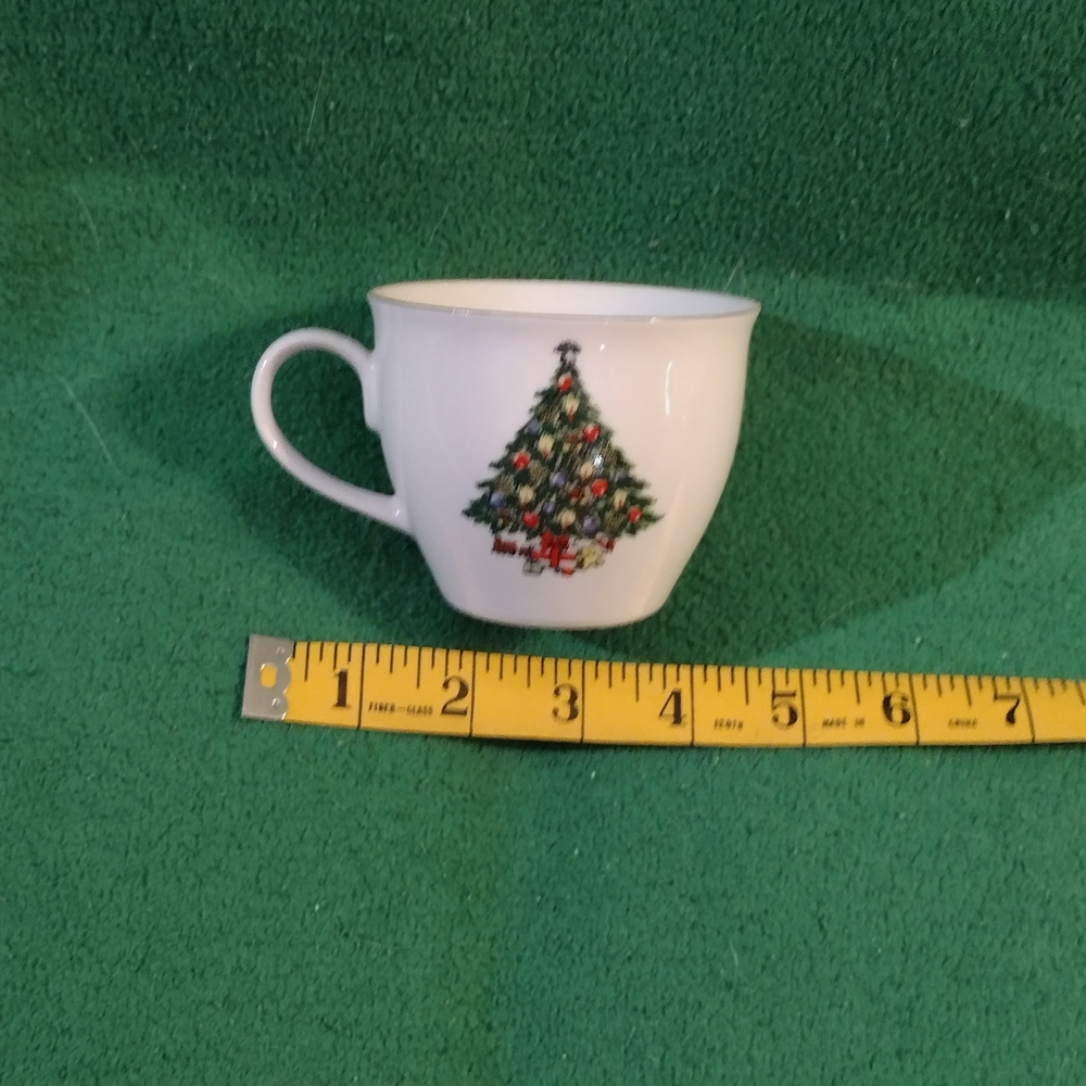 Festive Christmas Tree Mugs - Set of 3 - Picture 4 of 7